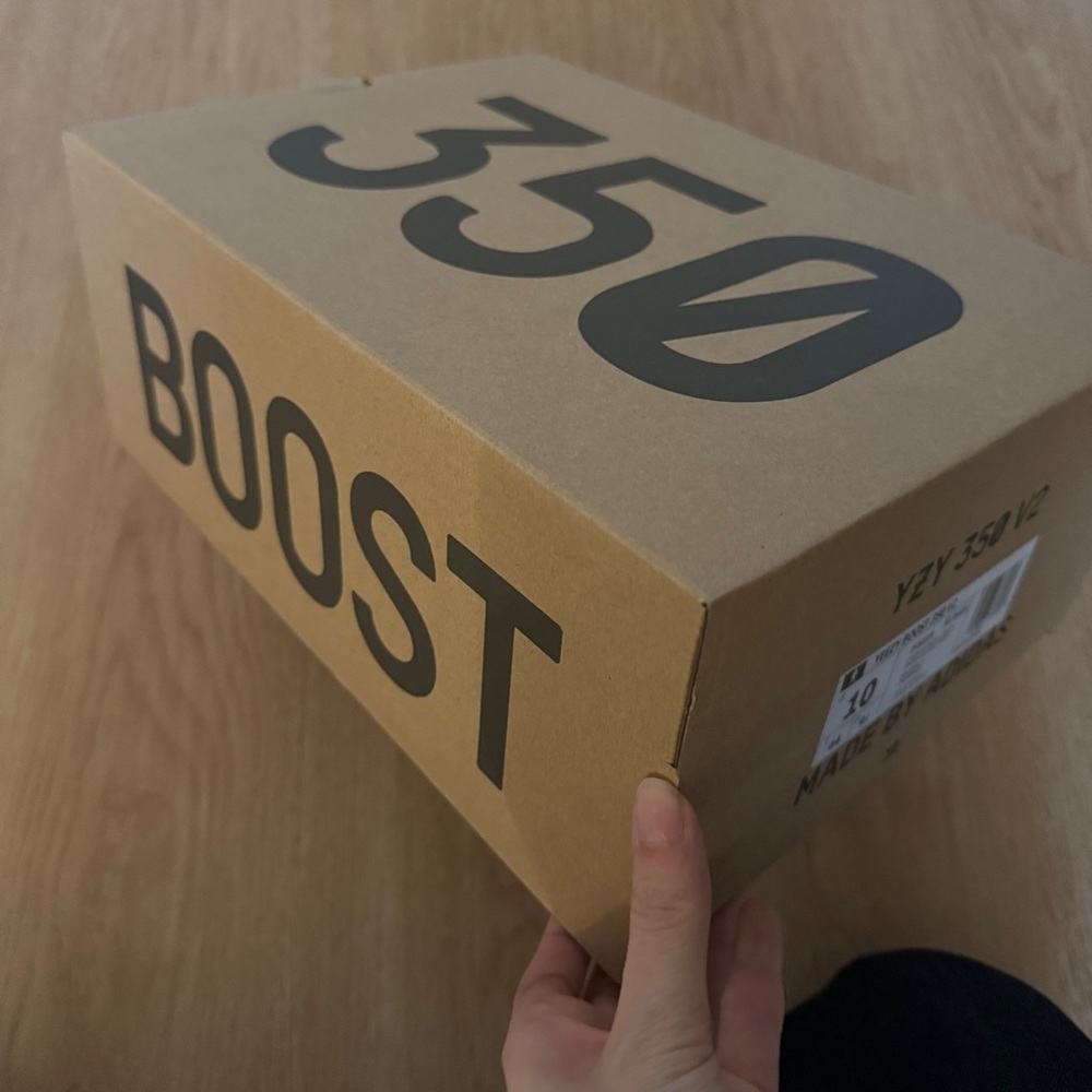 YEEZY BOOST 350 V2